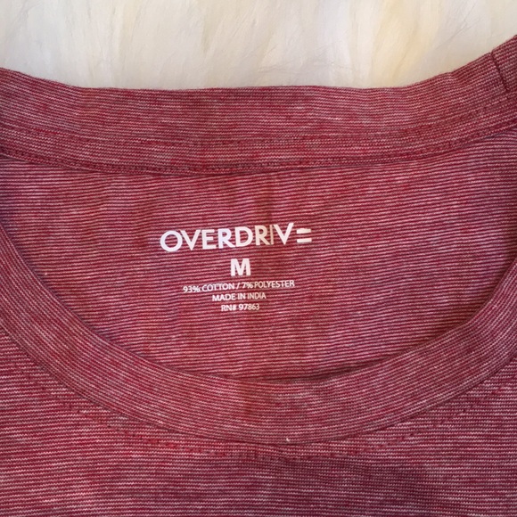 ❤️HOST PICK!!🎉❄️Guys Burgundy tee - Picture 3 of 4